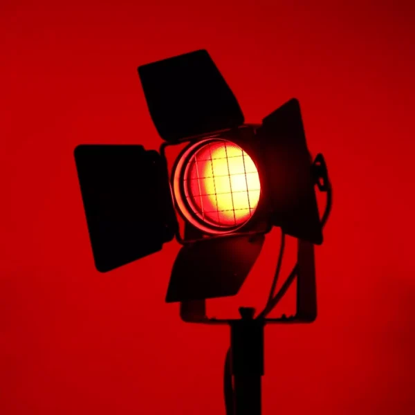 Teaterlampe | 1 x 350W RGBWA LED | 96 CRI Teaterlampe | 1 x 350W RGBWA LED | 96 CRI